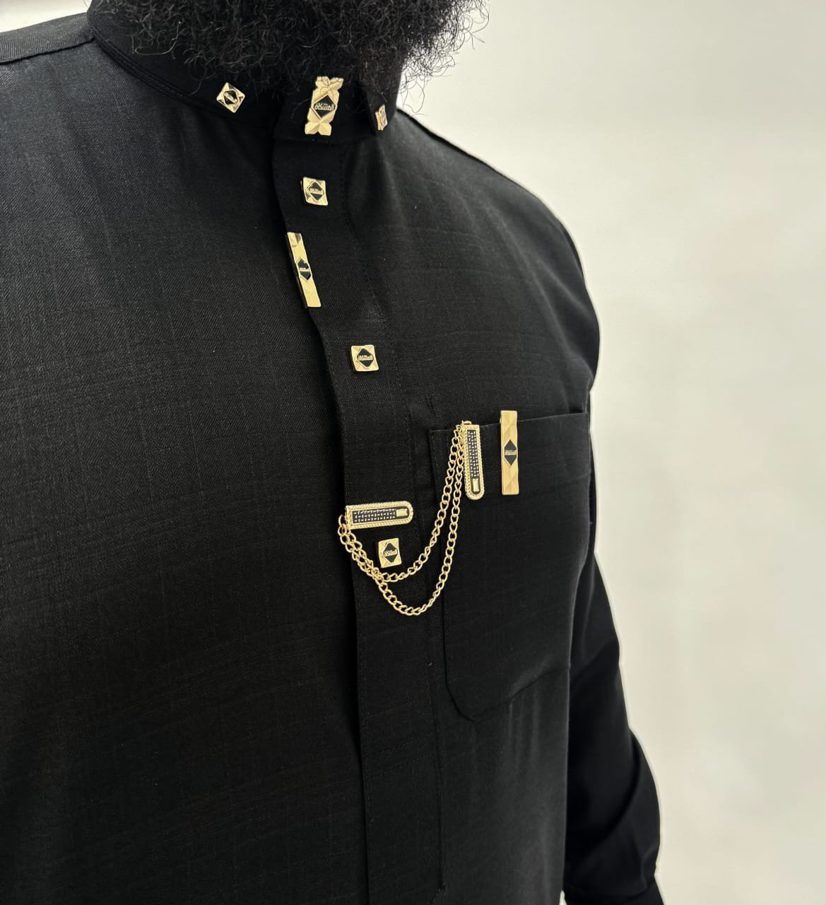 قميص المشكاة الأسود الفاخر بعلبة فاخرة - الصورة 4