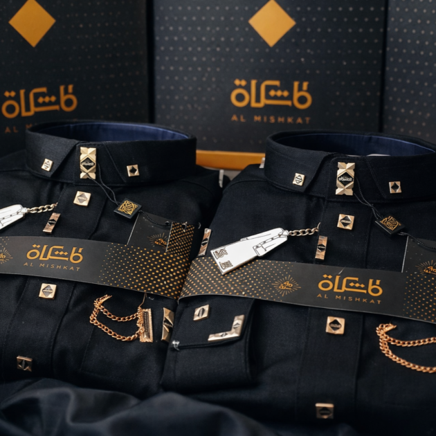 قميص المشكاة الأسود الفاخر بعلبة فاخرة