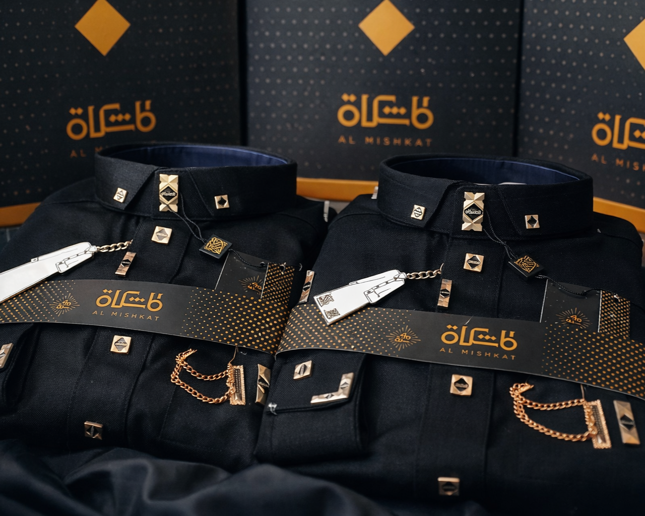 قميص المشكاة الأسود الفاخر بعلبة فاخرة